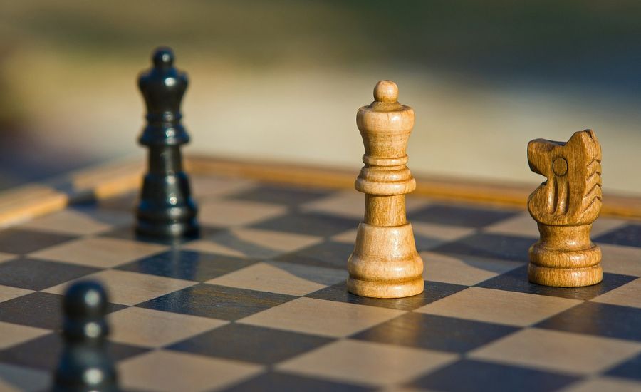 chess pieces on a chess board chess pieces on a chess board