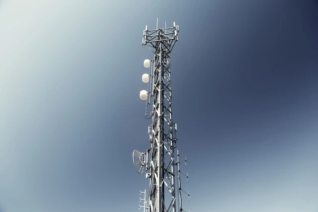 Telecommunications antenna tower
