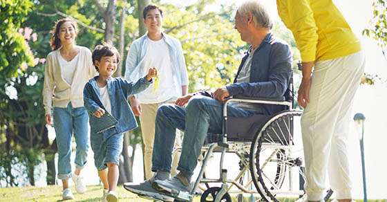 Young,Asian,Couple,And,Child,Visiting,Grandparents,In,Nursing,Home young asian couple and child visiting grandparents in nursing home